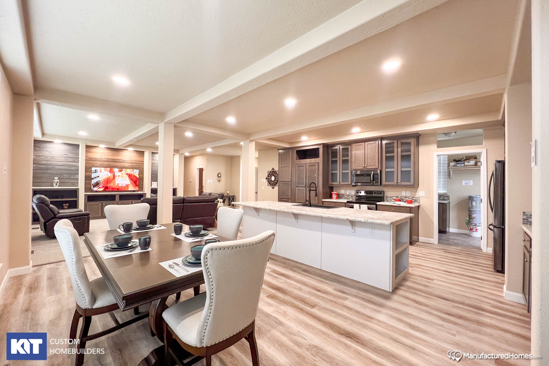 Grand Manor 60093 from